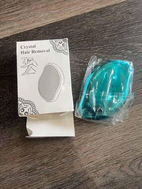 (51) NWT Crystal Hair Removal Tool - Teal